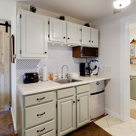 Teddy'S Getaway Apartment ลัดโลว์ ภายนอก รูปภาพ