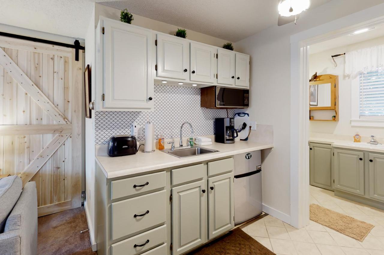 Teddy'S Getaway Apartment ลัดโลว์ ภายนอก รูปภาพ